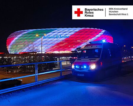 Dienstfahrzeug vor Allianz Arena nach Spiel des FCB gegen Borussia Mönchengladbach